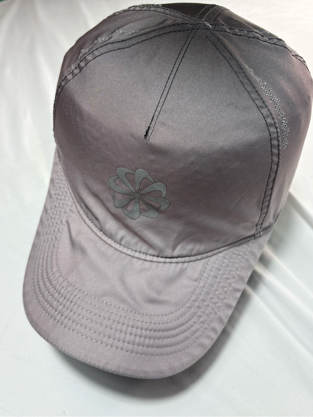 Rare! Nike feathelight dri fit pinwheel gray gradient one size hat